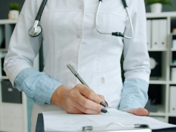 NAC e medicamentos: como conciliar o uso com segurança