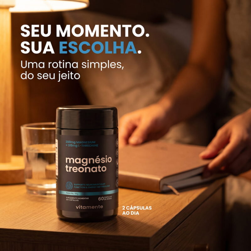 Magnésio Treonato Vitamente: pote com copo de água sobre a mesa