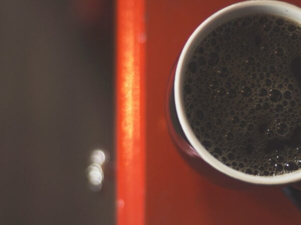 L-teanina e cafeína juntas: foco, sono e cuidados