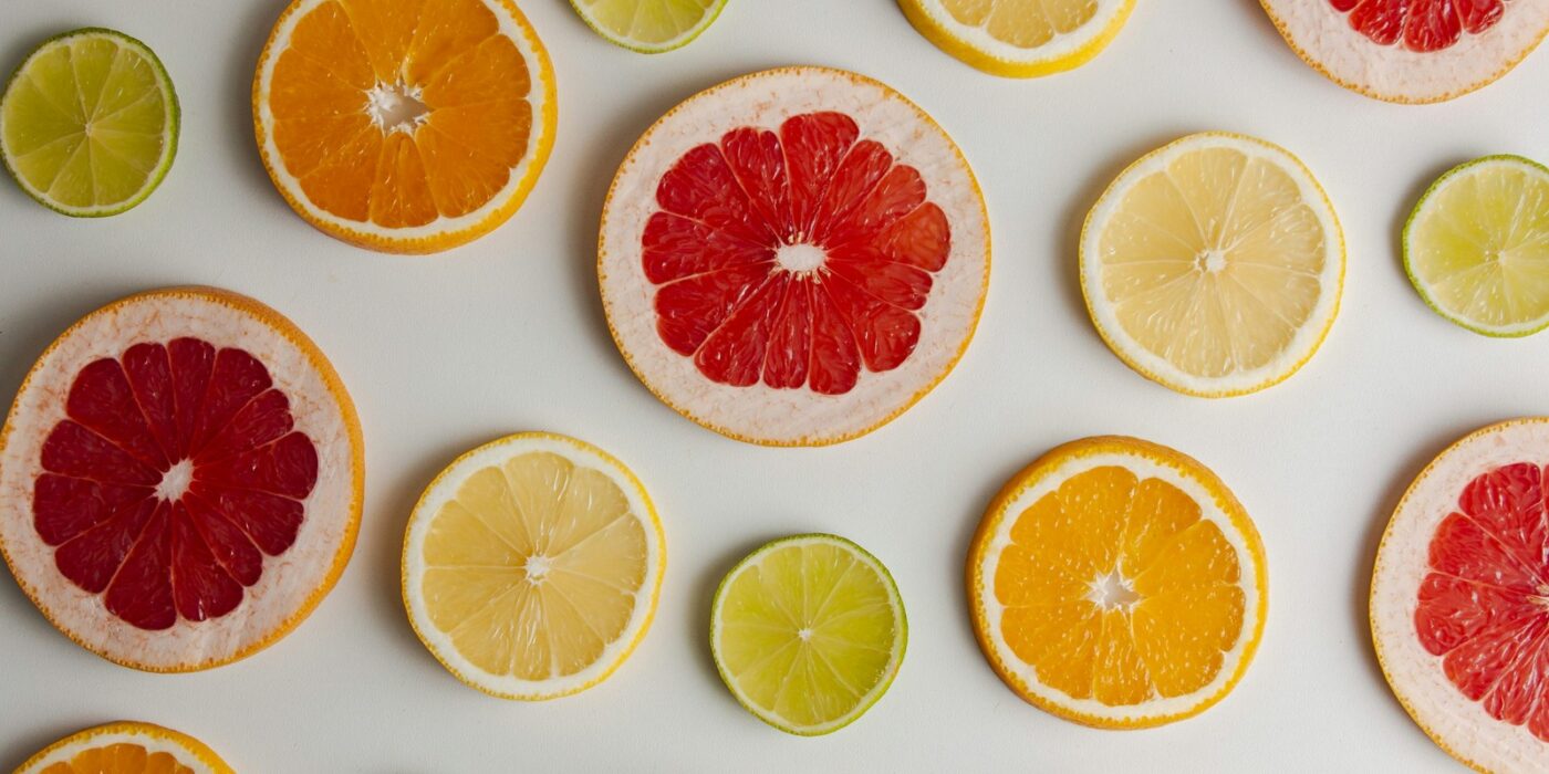Vitamina C: funções, alimentos e cuidados com suplementos